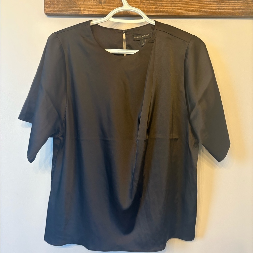 Banana Republic Black Satin feel T-shirt size Small